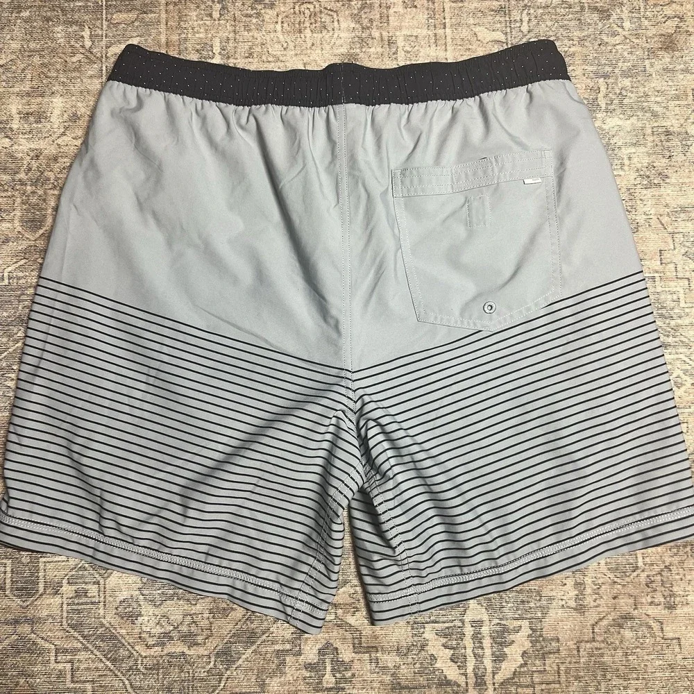 Vuori Kore Shorts Men's XL Blue Striped 7